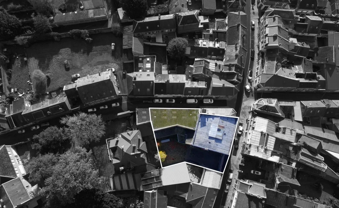 Immeuble polyvalent de 1270 m² à Ham avec parking et grande façade vitrée 