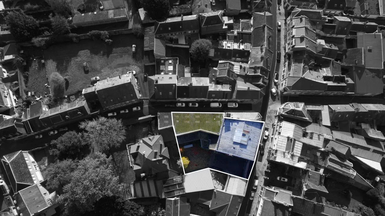 Immeuble polyvalent de 1270 m² à Ham avec parking et grande façade vitrée 