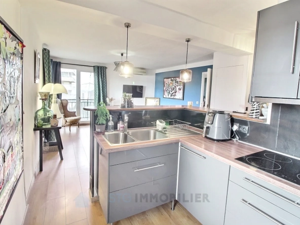 Vente d'un T2 rénové avec terrasse vue mer à Ajaccio