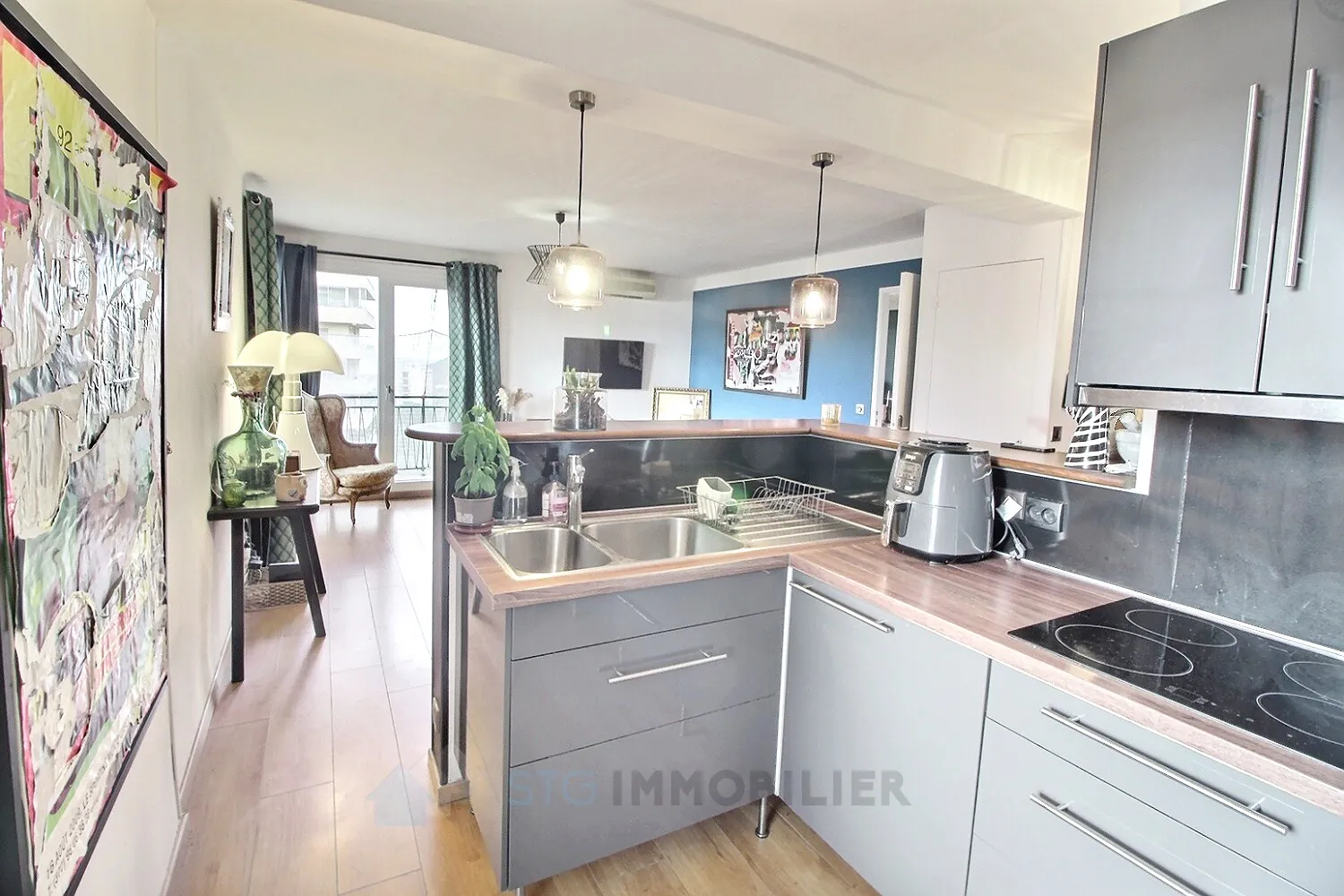 Vente d'un T2 rénové avec terrasse vue mer à Ajaccio 