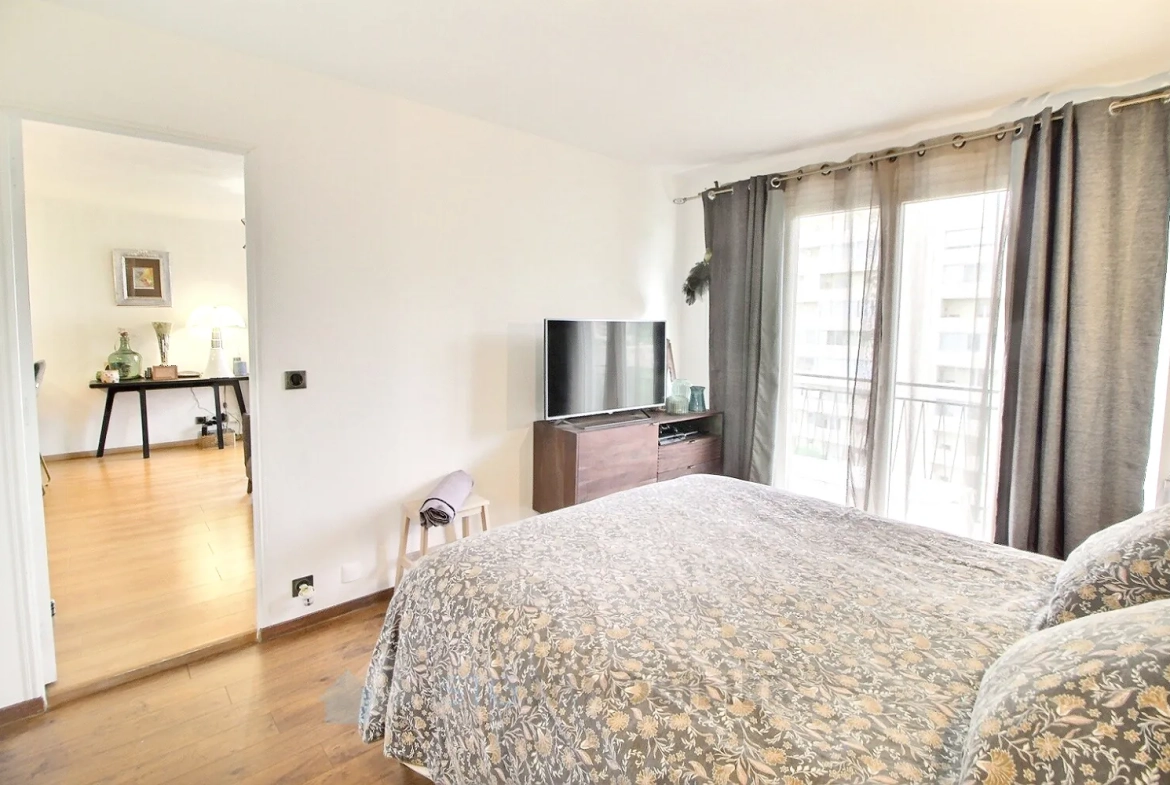 Vente d'un T2 rénové avec terrasse vue mer à Ajaccio 