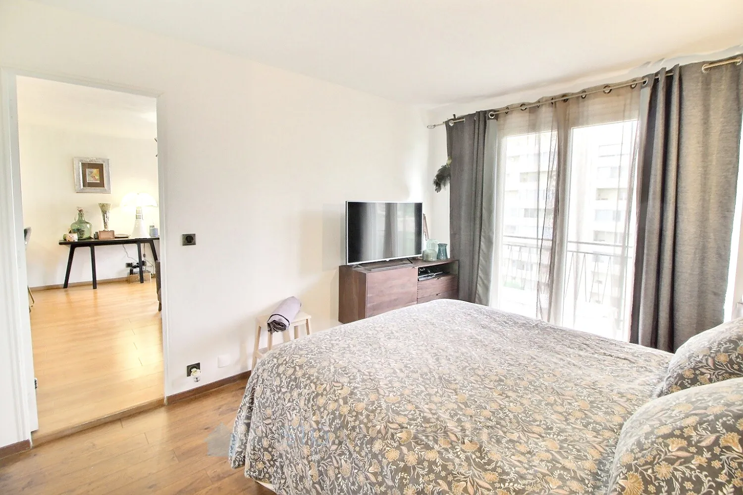 Vente d'un T2 rénové avec terrasse vue mer à Ajaccio 