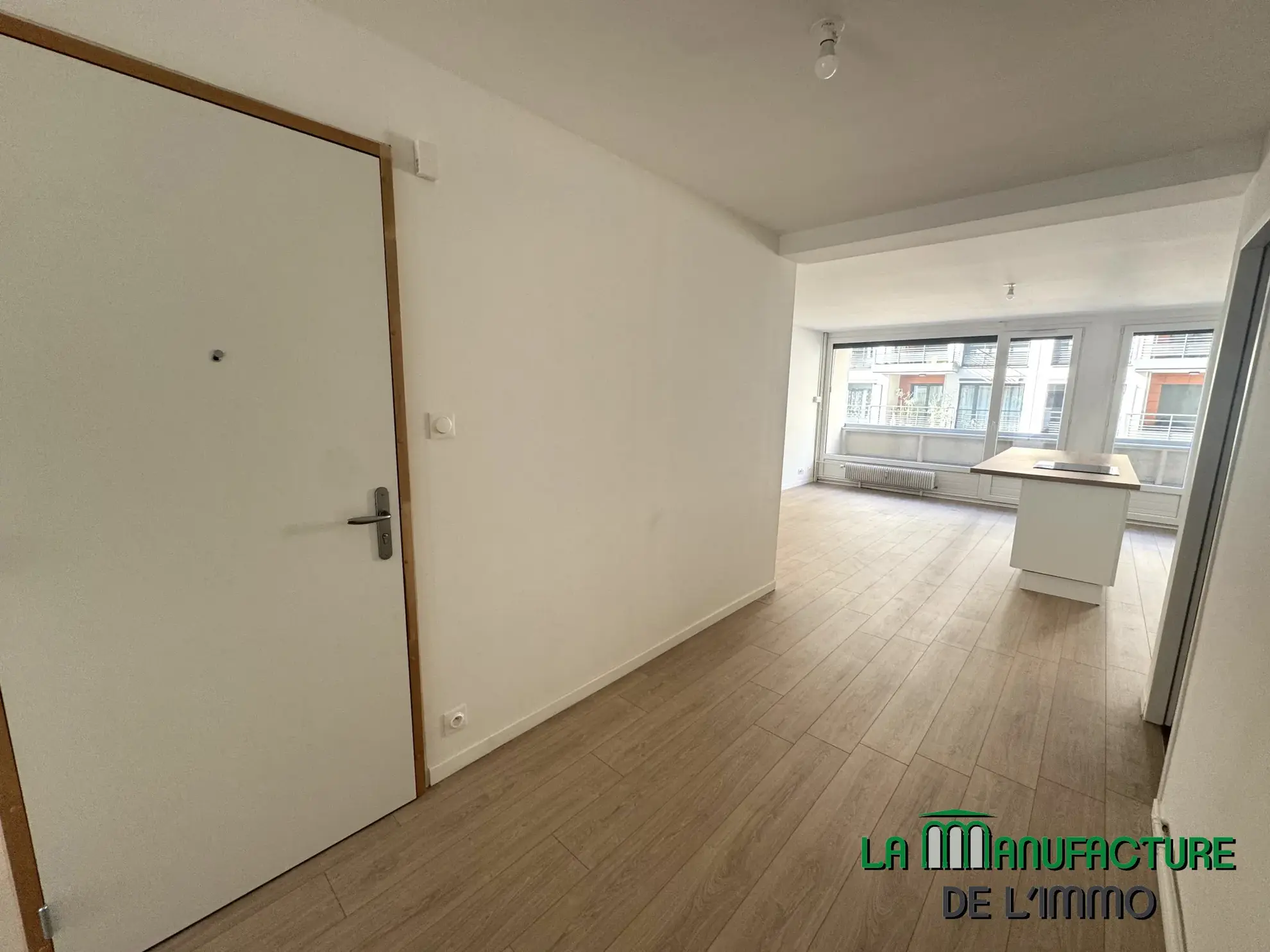 Appartement T3 rénové avec balcon, cave et garage à Saint-Étienne - Cité du design 