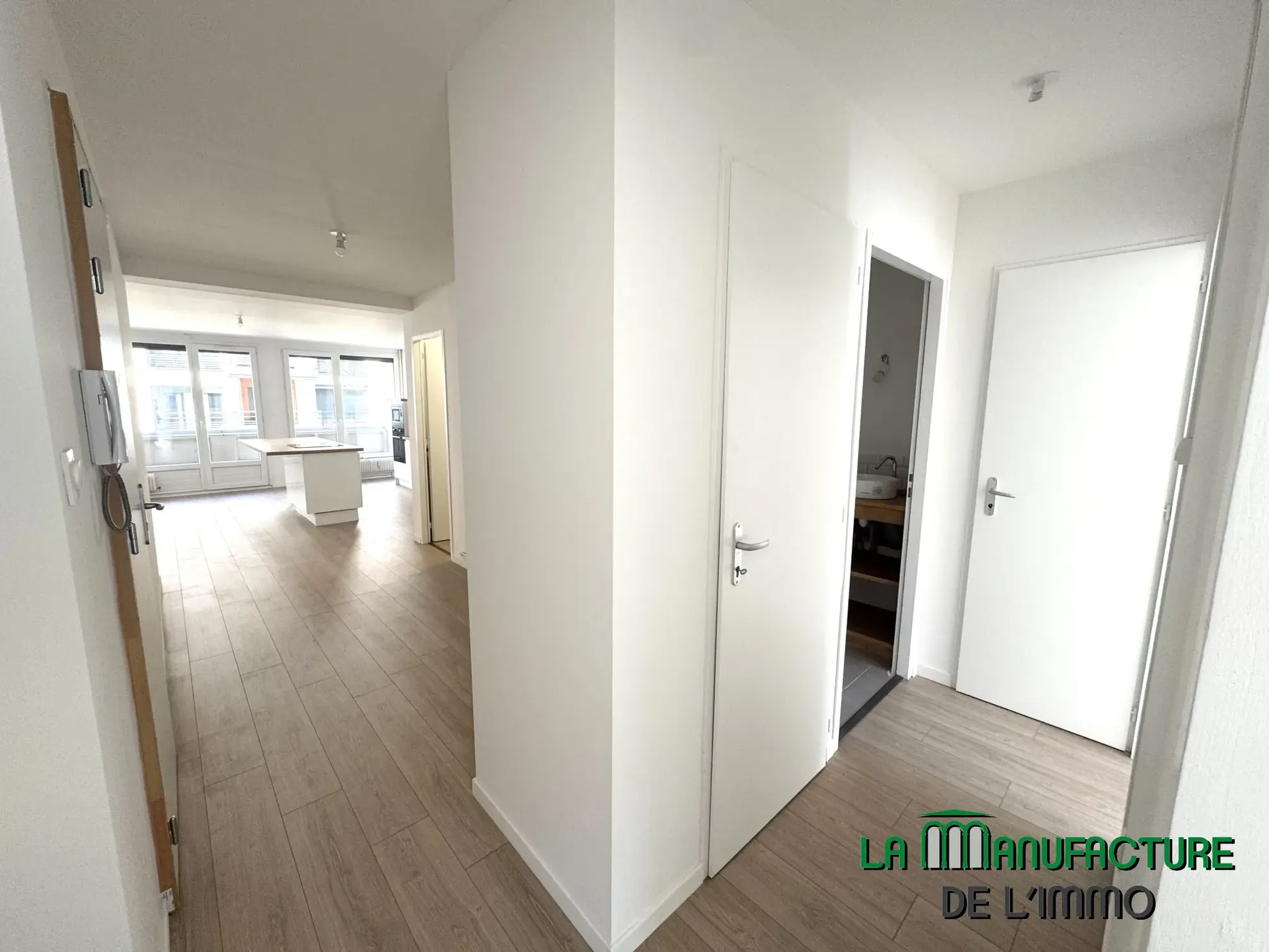 Appartement T3 rénové avec balcon, cave et garage à Saint-Étienne - Cité du design 