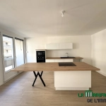 Appartement T3 rénové avec balcon, cave et garage à Saint-Étienne - Cité du design