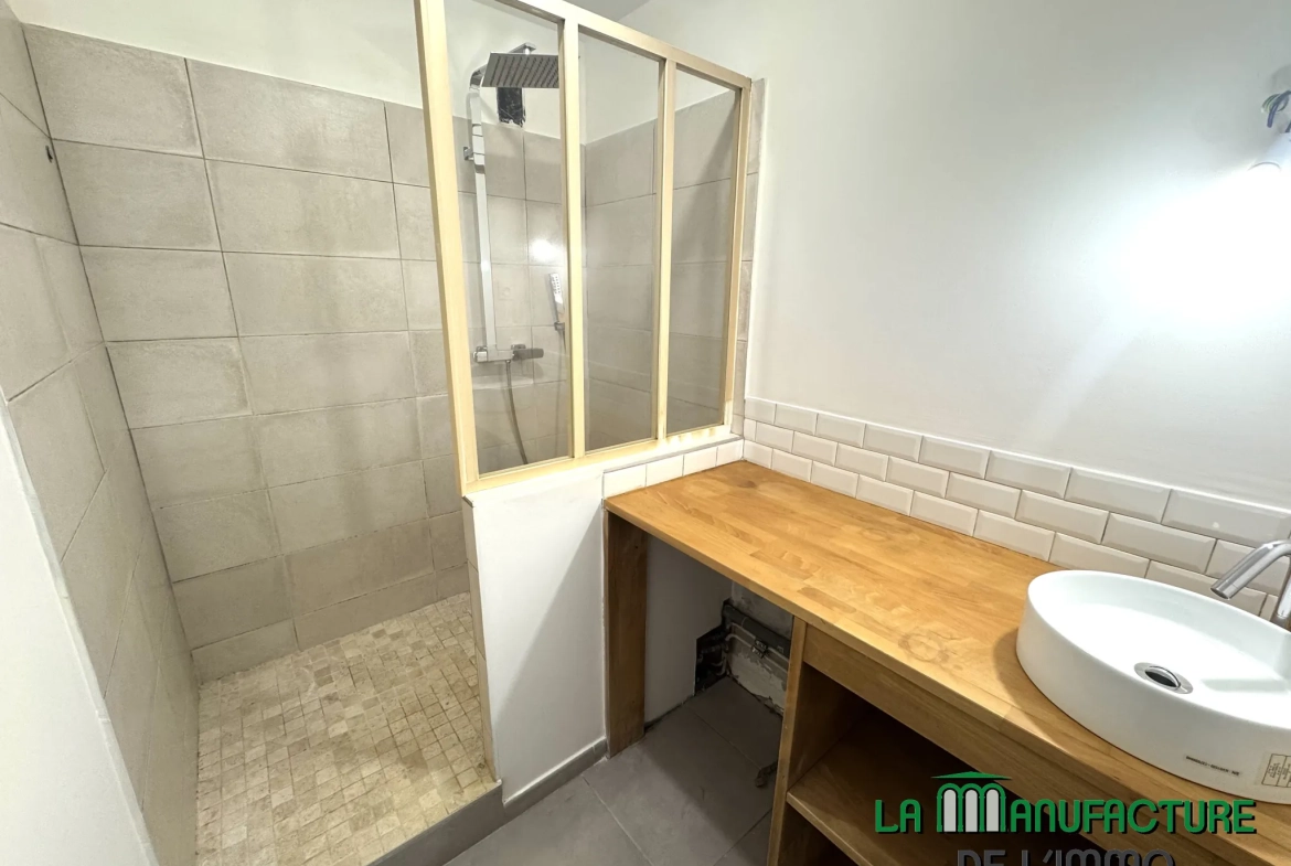 Appartement T3 rénové avec balcon, cave et garage à Saint-Étienne - Cité du design 