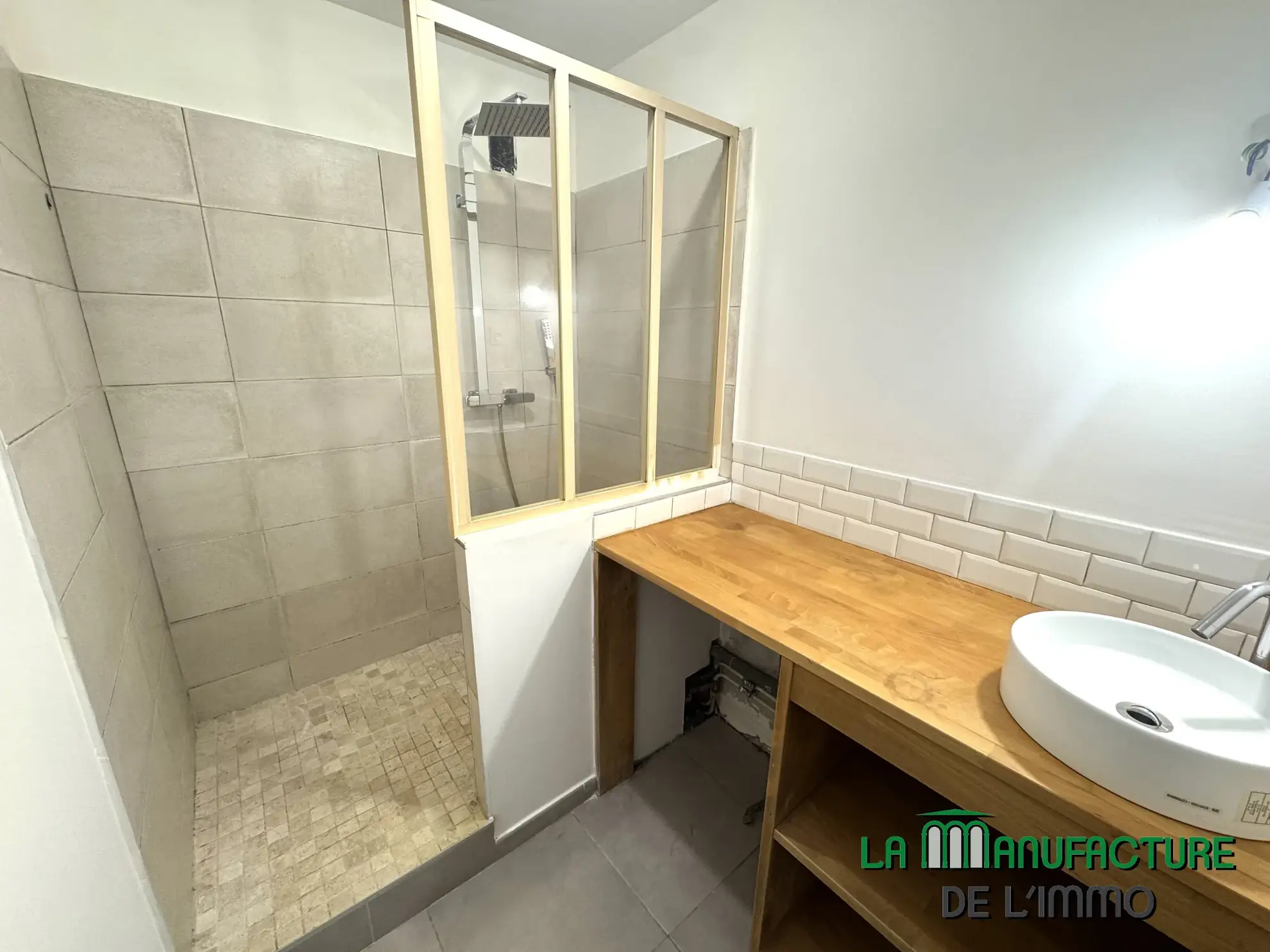 Appartement T3 rénové avec balcon, cave et garage à Saint-Étienne - Cité du design 