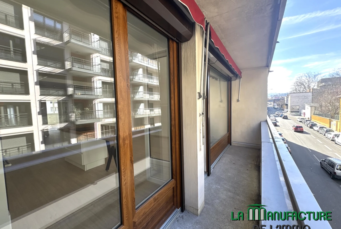 Appartement T3 rénové avec balcon, cave et garage à Saint-Étienne - Cité du design 