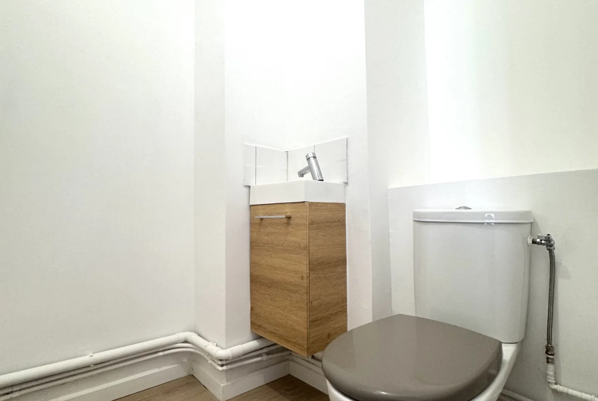 Appartement T3 rénové avec balcon, cave et garage à Saint-Étienne - Cité du design 