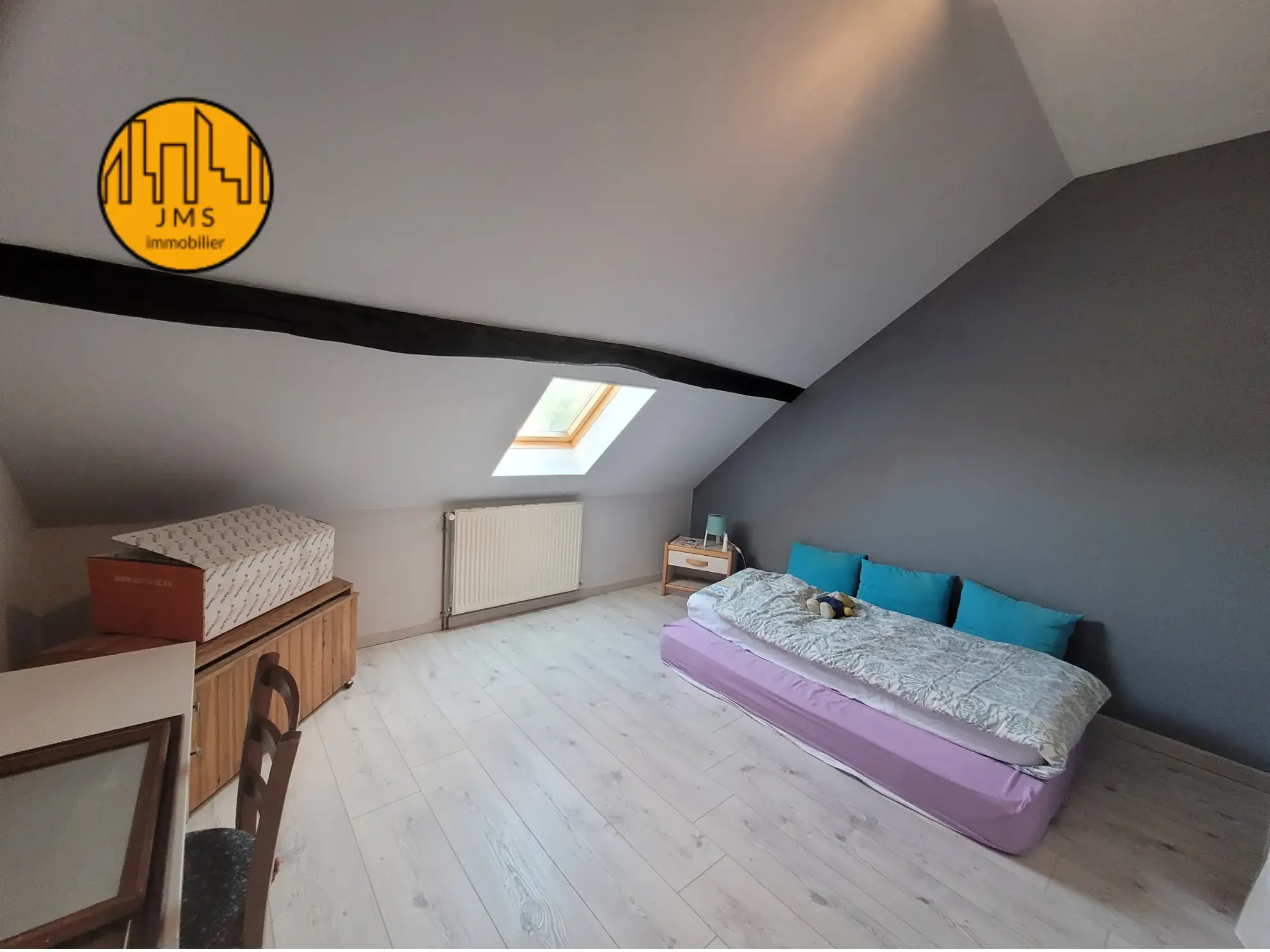 Grande maison familiale à Saint-Hilaire avec véranda, panneaux solaires et dépendances 