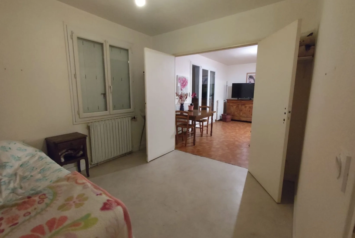Pavillon avec sous-sol à vendre à Arconnay, 3 chambres, terrain 727 m² 