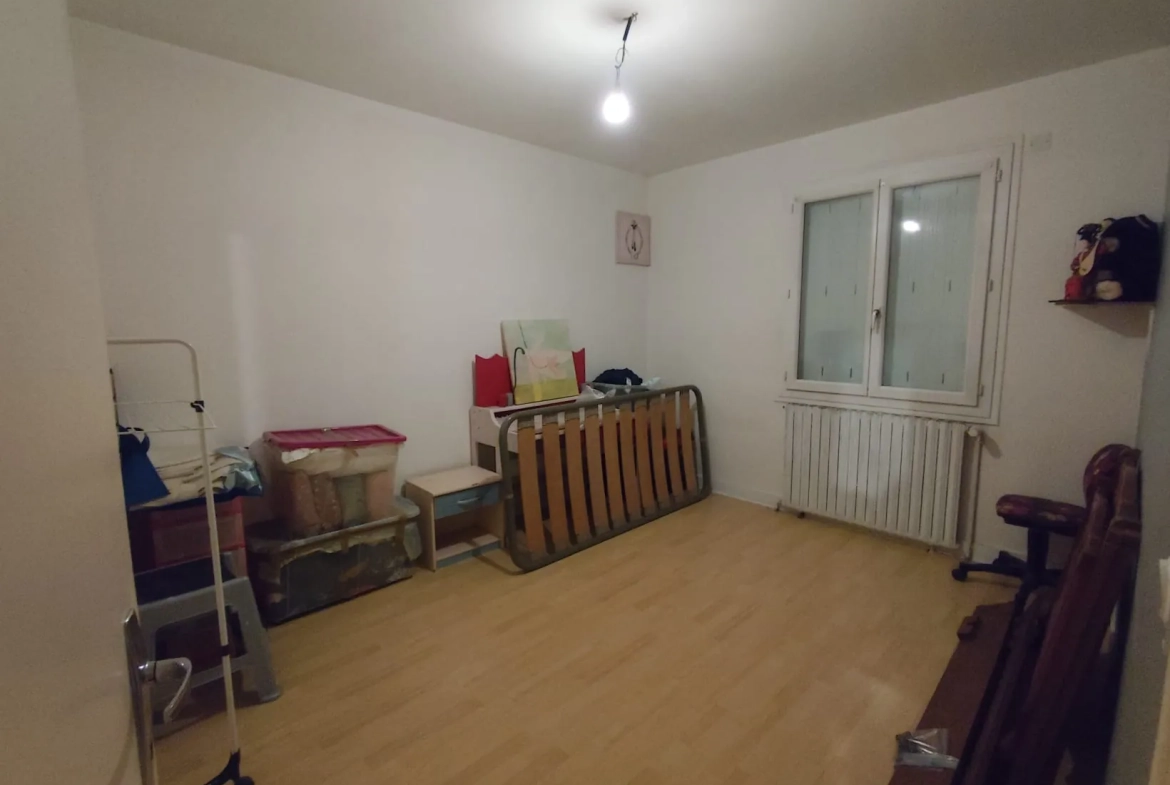 Pavillon avec sous-sol à vendre à Arconnay, 3 chambres, terrain 727 m² 