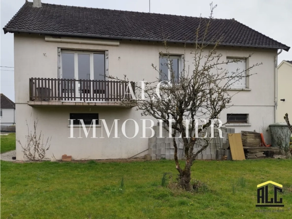 Pavillon avec sous-sol à vendre à Arconnay, 3 chambres, terrain 727 m²