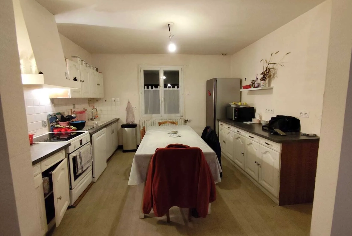 Pavillon avec sous-sol à vendre à Arconnay, 3 chambres, terrain 727 m² 