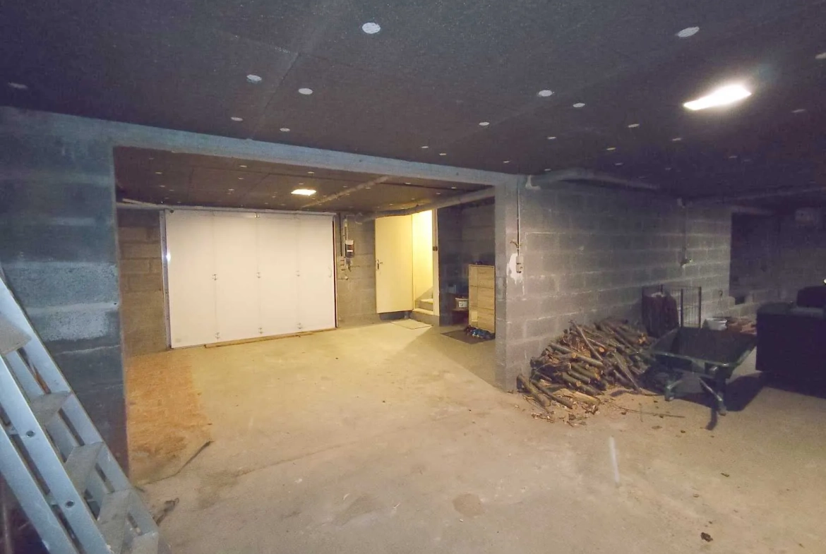 Pavillon avec sous-sol à vendre à Arconnay, 3 chambres, terrain 727 m² 