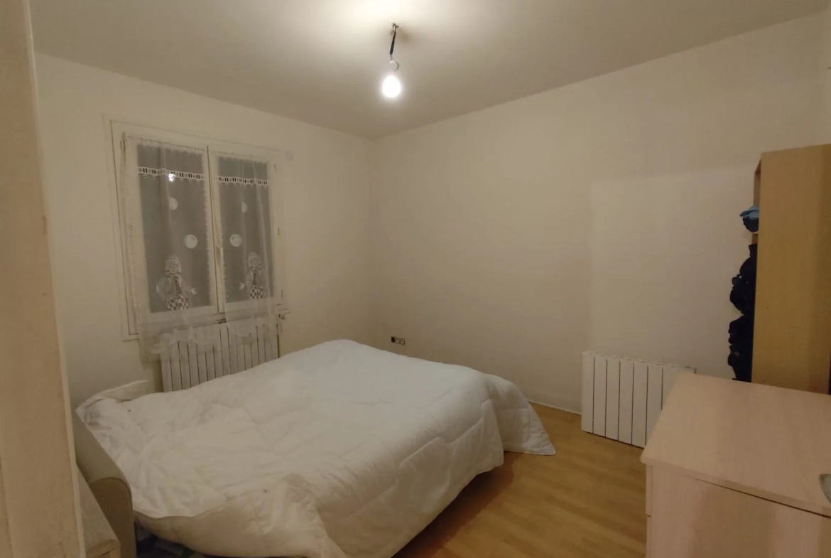 Pavillon avec sous-sol à vendre à Arconnay, 3 chambres, terrain 727 m² 