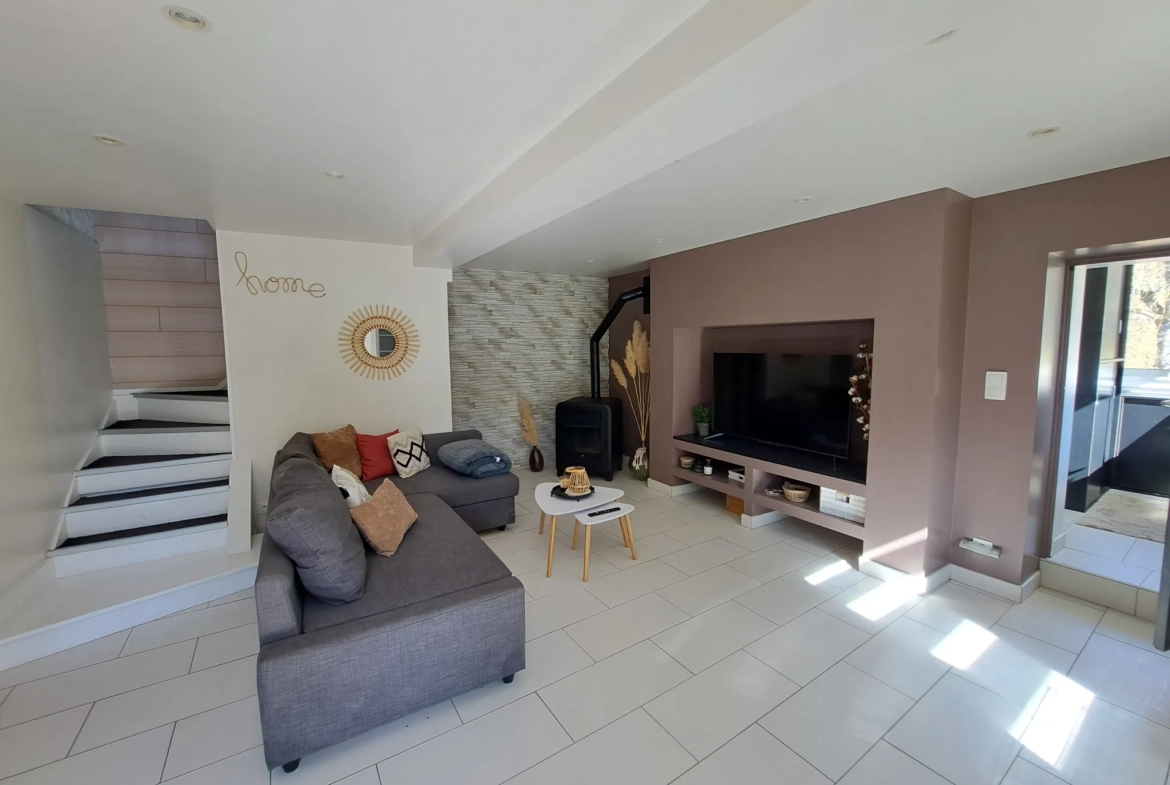 Belle maison avec grand terrain à Charbonnières-les-Vieilles, 136 m², rénovée, avec annexes et espace extérieur 