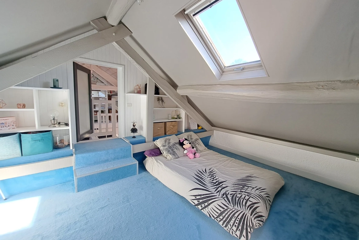 Belle maison avec grand terrain à Charbonnières-les-Vieilles, 136 m², rénovée, avec annexes et espace extérieur 