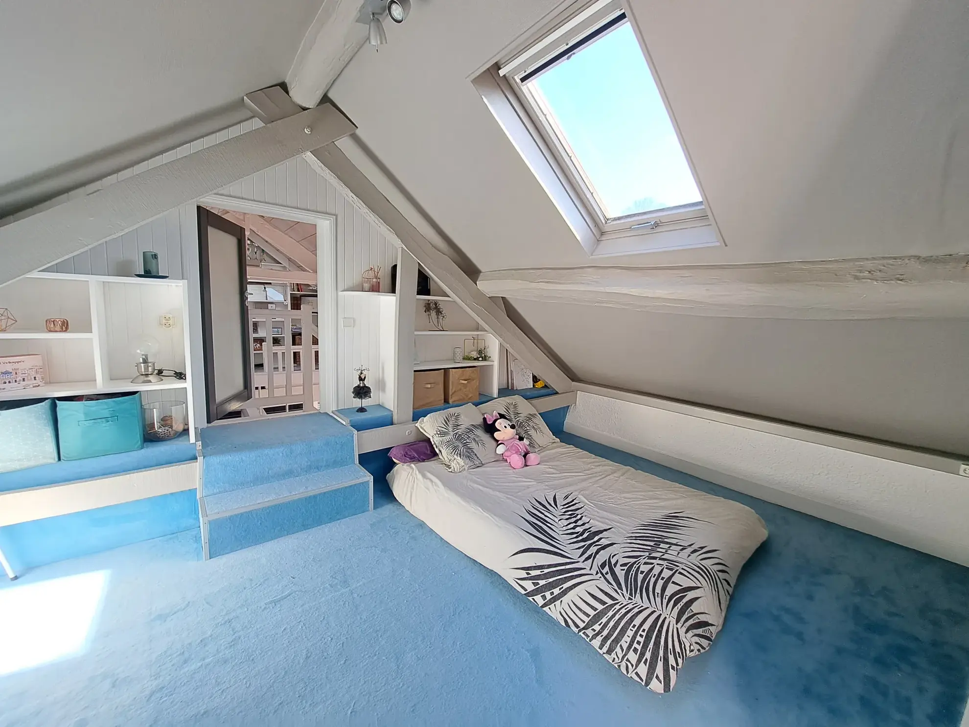 Belle maison avec grand terrain à Charbonnières-les-Vieilles, 136 m², rénovée, avec annexes et espace extérieur 