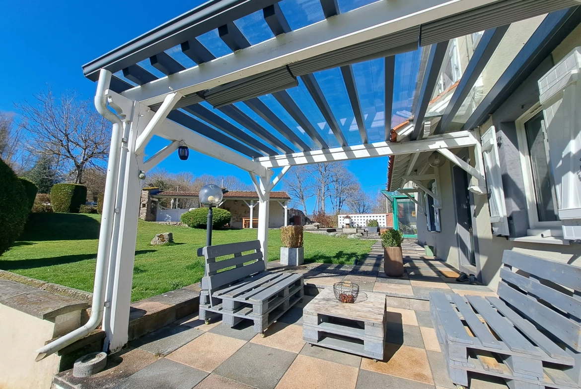 Belle maison avec grand terrain à Charbonnières-les-Vieilles, 136 m², rénovée, avec annexes et espace extérieur 