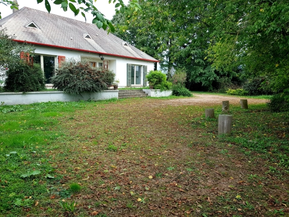 A vendre maison individuelle de 151 m² avec grand terrain à proximité de Nevers 