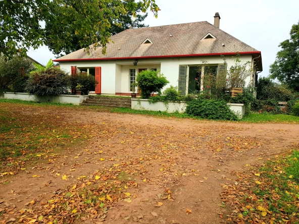 A vendre maison individuelle de 151 m² avec grand terrain à proximité de Nevers
