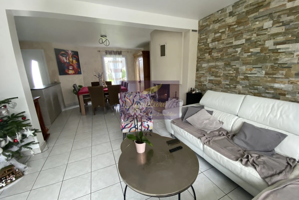 Maison familiale de 127 m² à Louplande avec 4 chambres et terrasse 