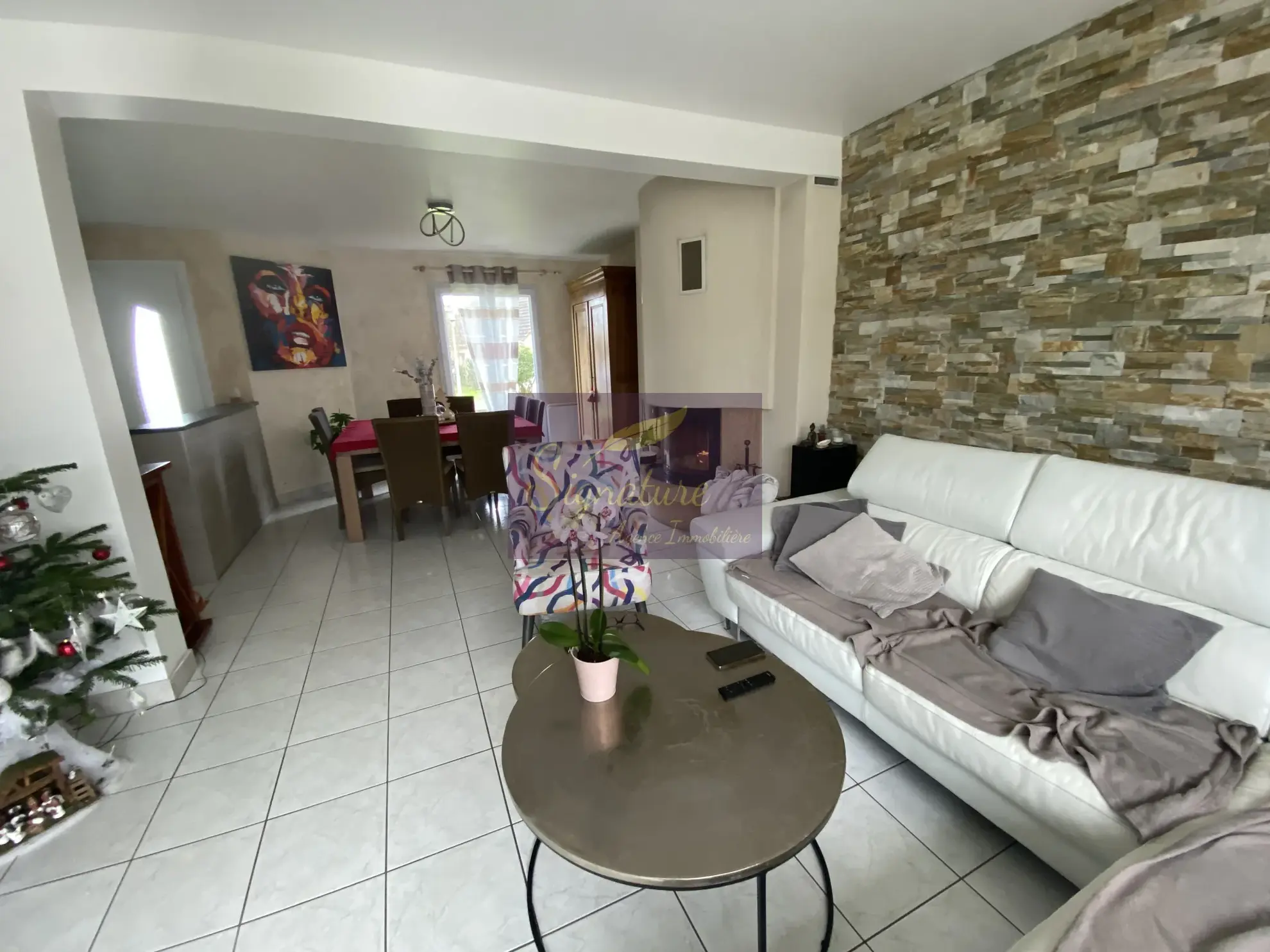 Maison familiale de 127 m² à Louplande avec 4 chambres et terrasse 