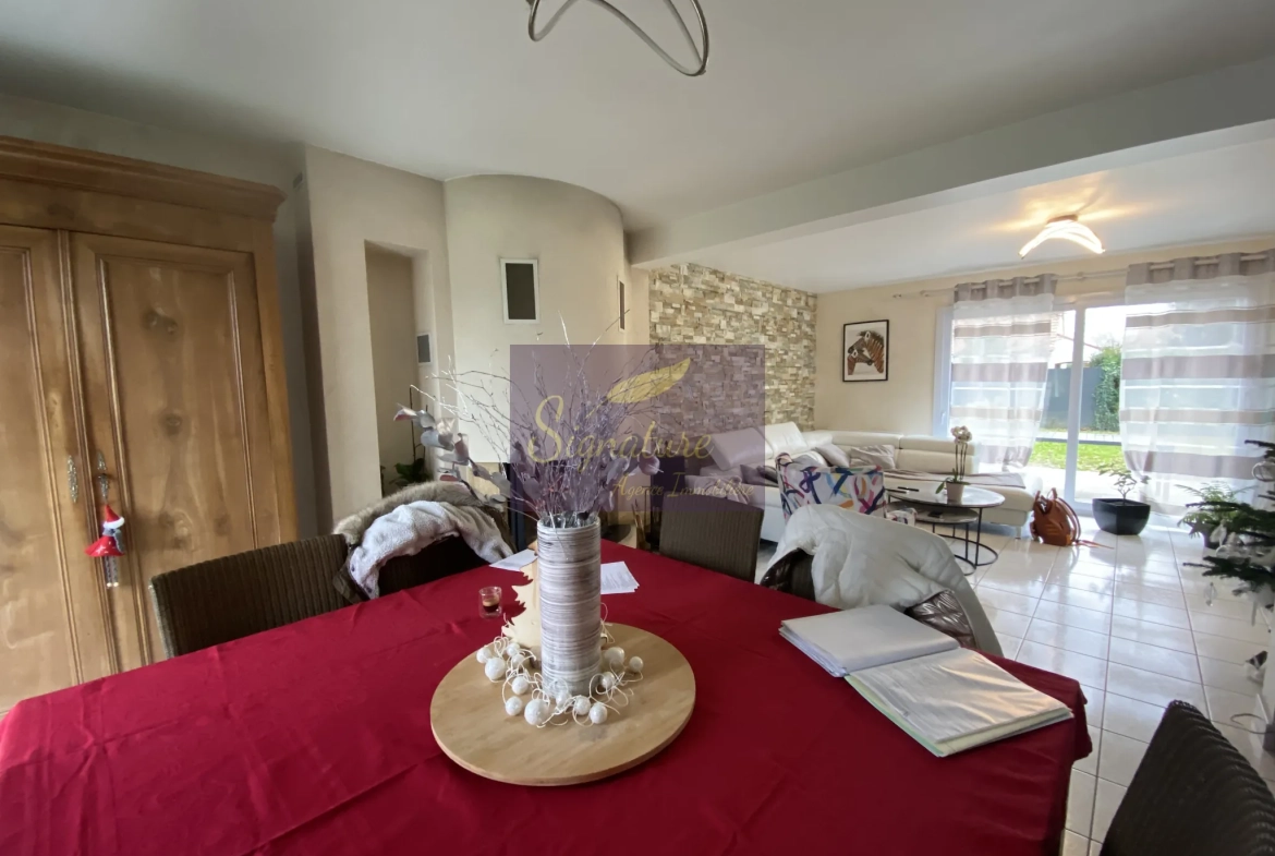 Maison familiale de 127 m² à Louplande avec 4 chambres et terrasse 
