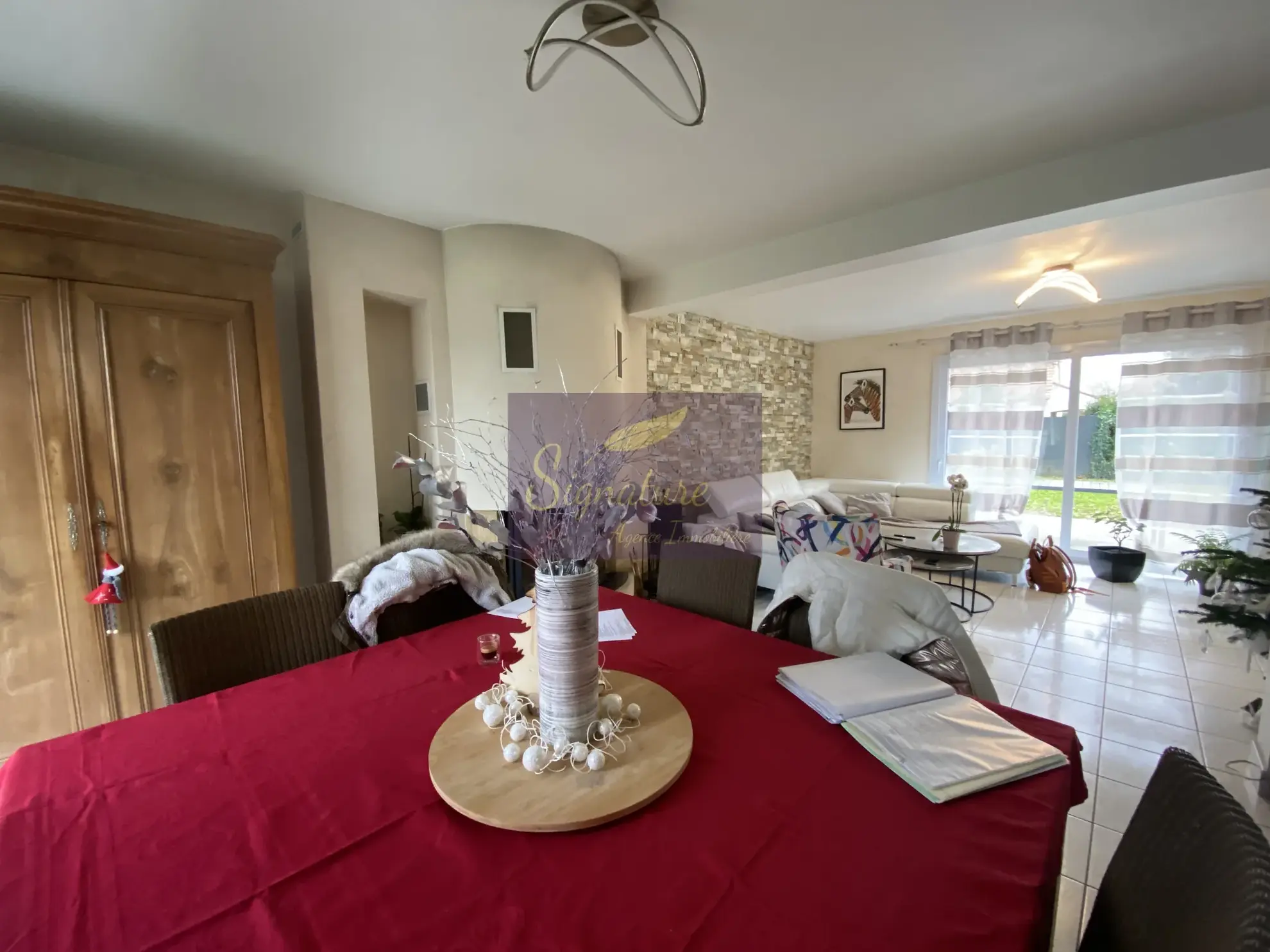 Maison familiale de 127 m² à Louplande avec 4 chambres et terrasse 