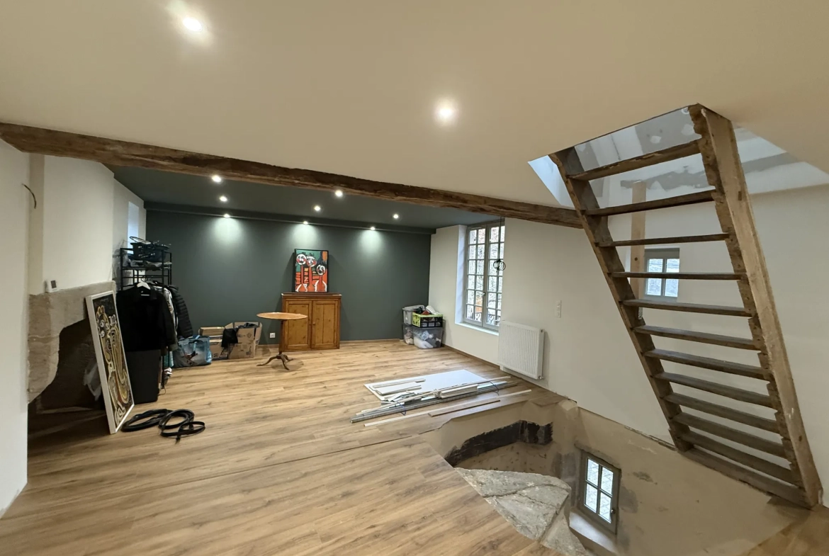 Maison de ville rénovée de 147 m² à Alençon avec garage et potentiel d'aménagement 