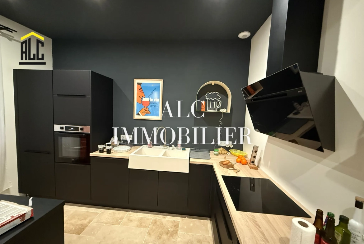 Maison de ville rénovée de 147 m² à Alençon avec garage et potentiel d'aménagement 