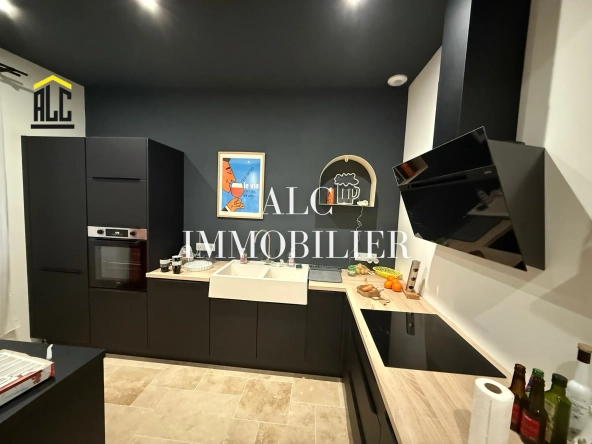 Maison de ville rénovée de 147 m² à Alençon avec garage et potentiel d'aménagement