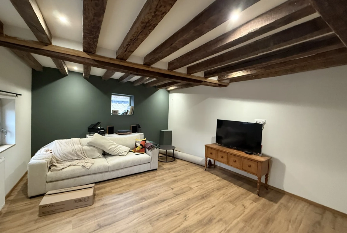 Maison de ville rénovée de 147 m² à Alençon avec garage et potentiel d'aménagement 