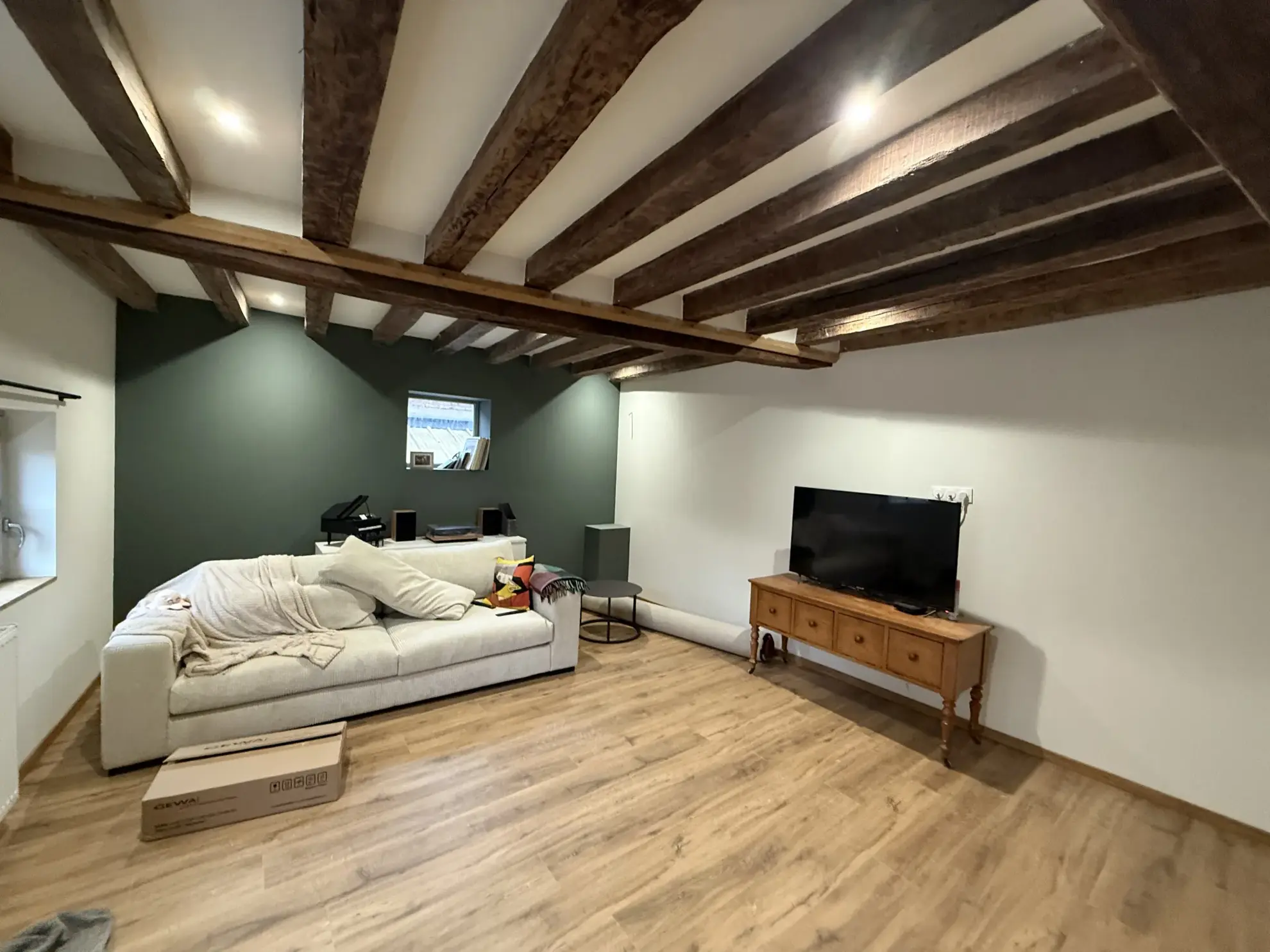 Maison de ville rénovée de 147 m² à Alençon avec garage et potentiel d'aménagement 