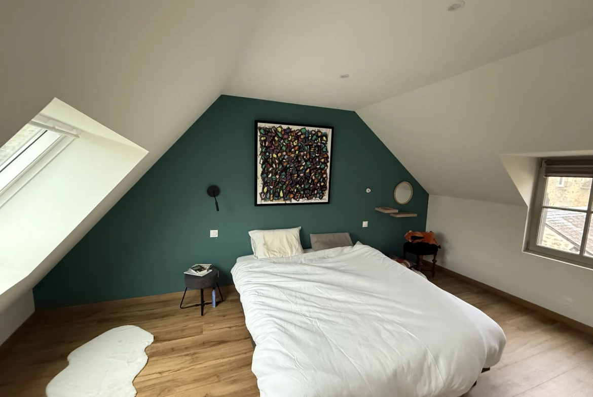 Maison de ville rénovée de 147 m² à Alençon avec garage et potentiel d'aménagement 