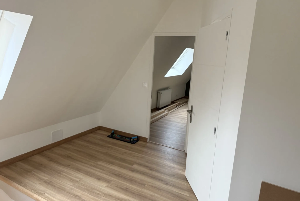 Maison de ville rénovée de 147 m² à Alençon avec garage et potentiel d'aménagement 
