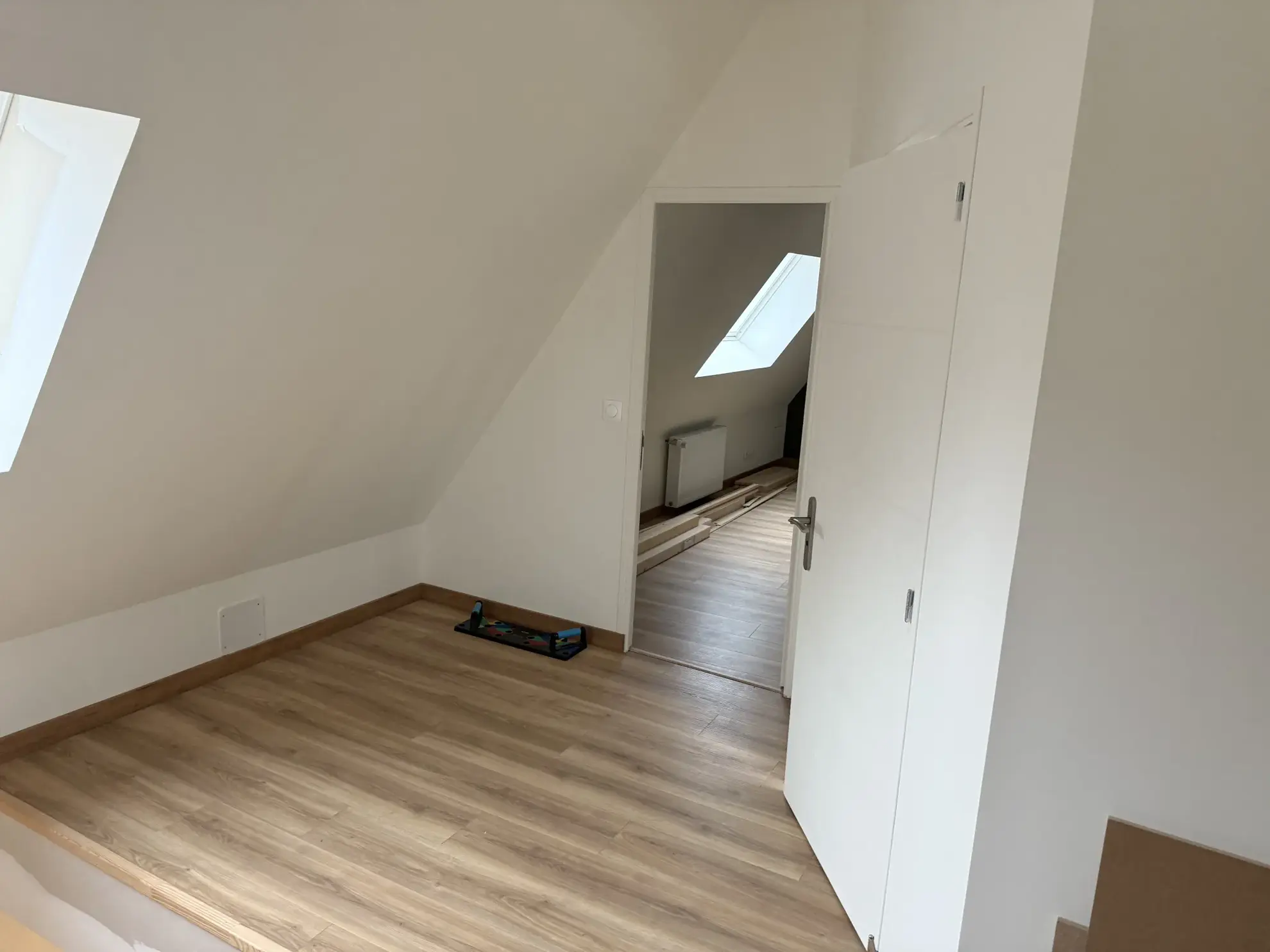 Maison de ville rénovée de 147 m² à Alençon avec garage et potentiel d'aménagement 