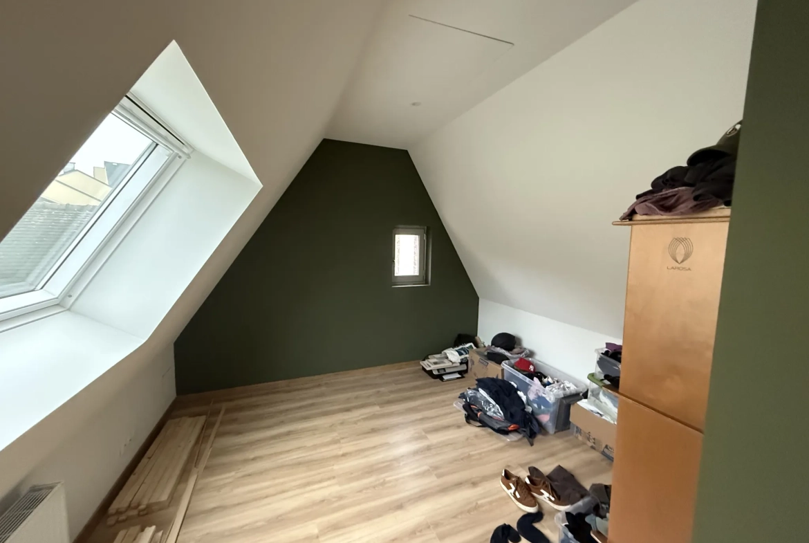 Maison de ville rénovée de 147 m² à Alençon avec garage et potentiel d'aménagement 