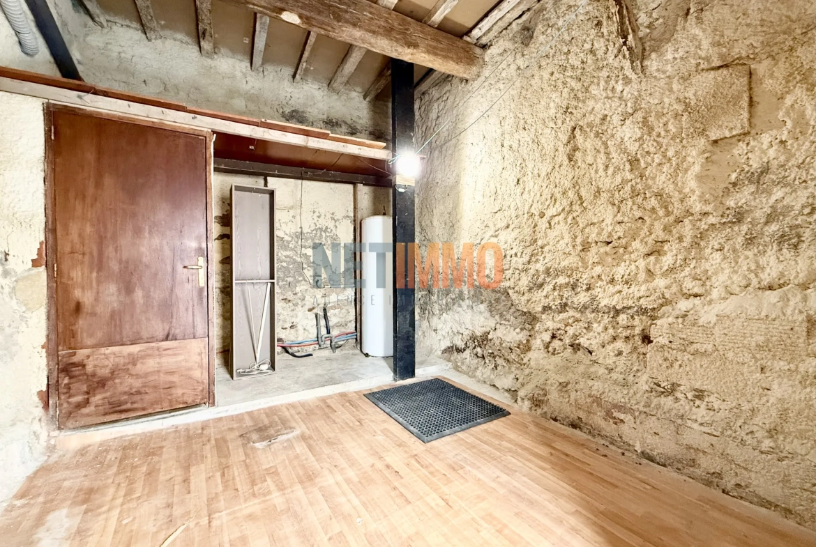 Maison de village à Vauvert avec garage et 3 chambres 