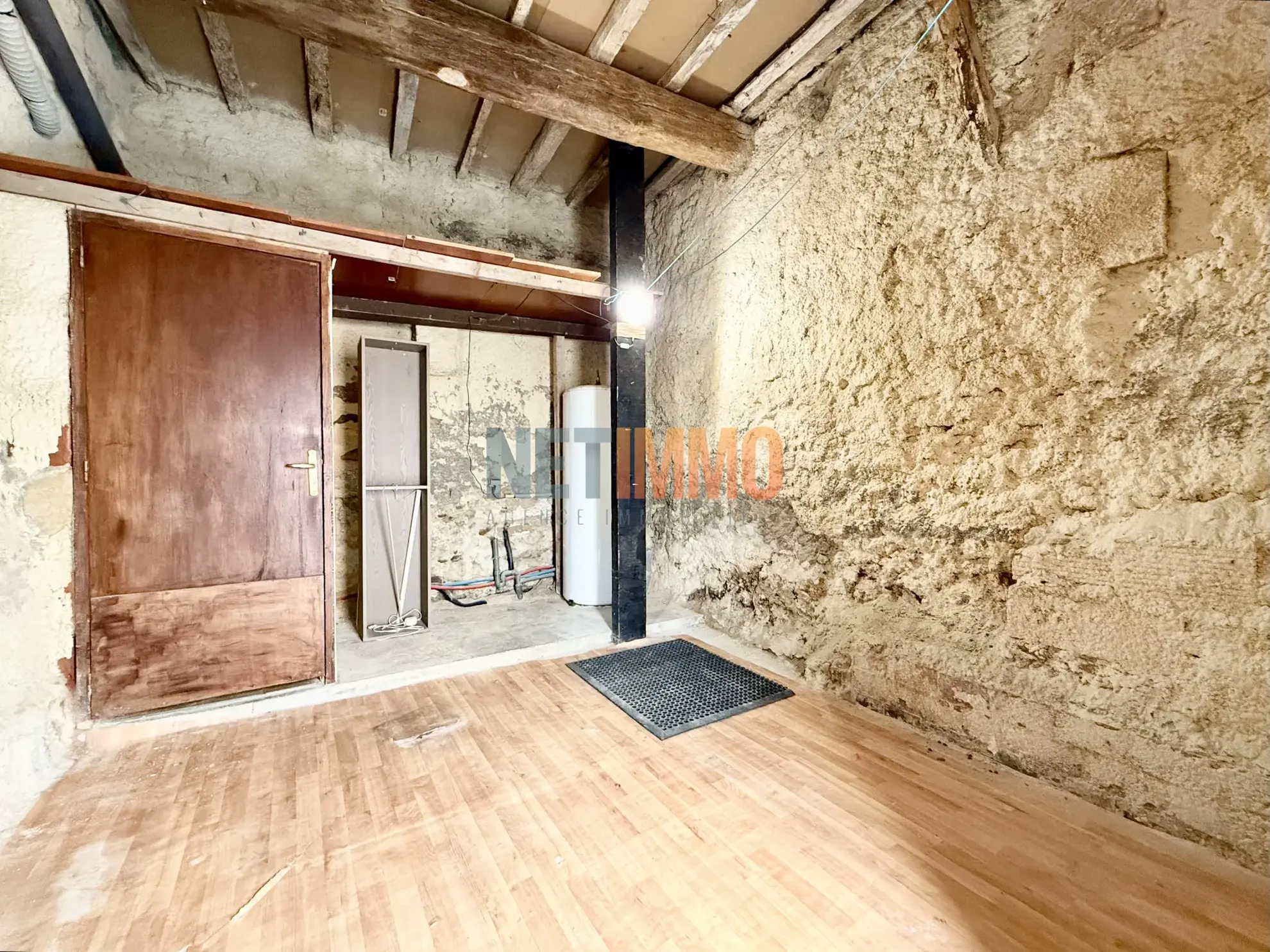 Maison de village à Vauvert avec garage et 3 chambres 
