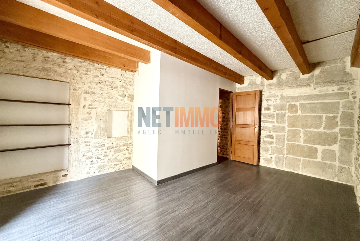 Maison de village à Vauvert avec garage et 3 chambres 