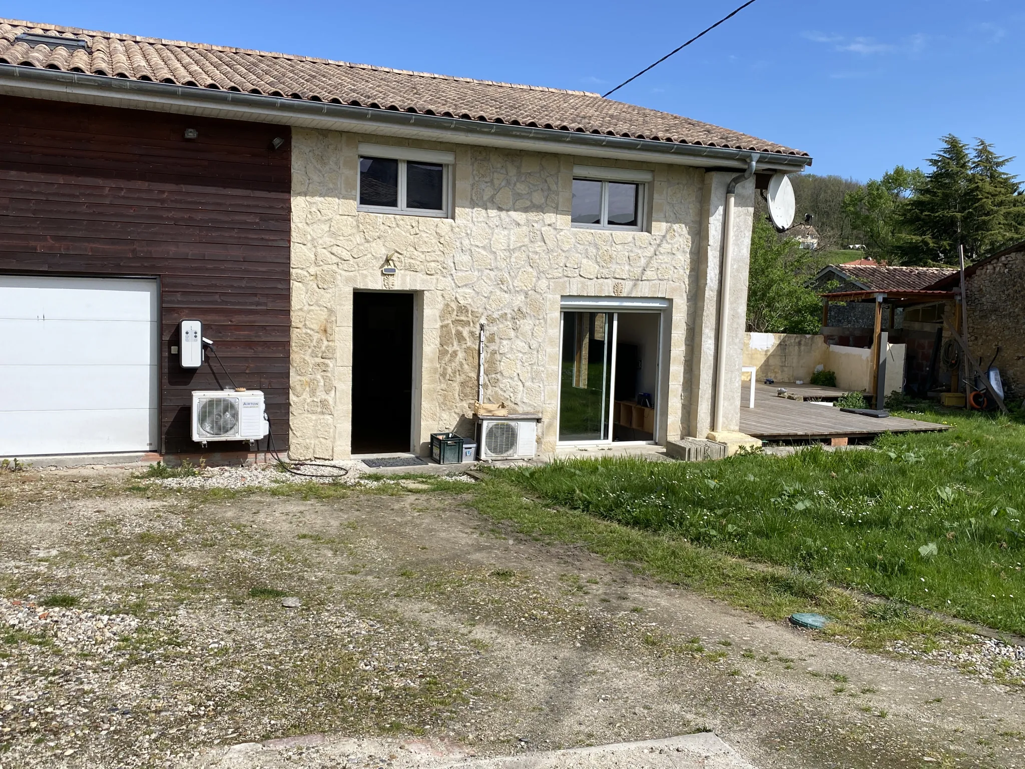 Belle maison familiale avec jardin et garage à Casseuil (33) 