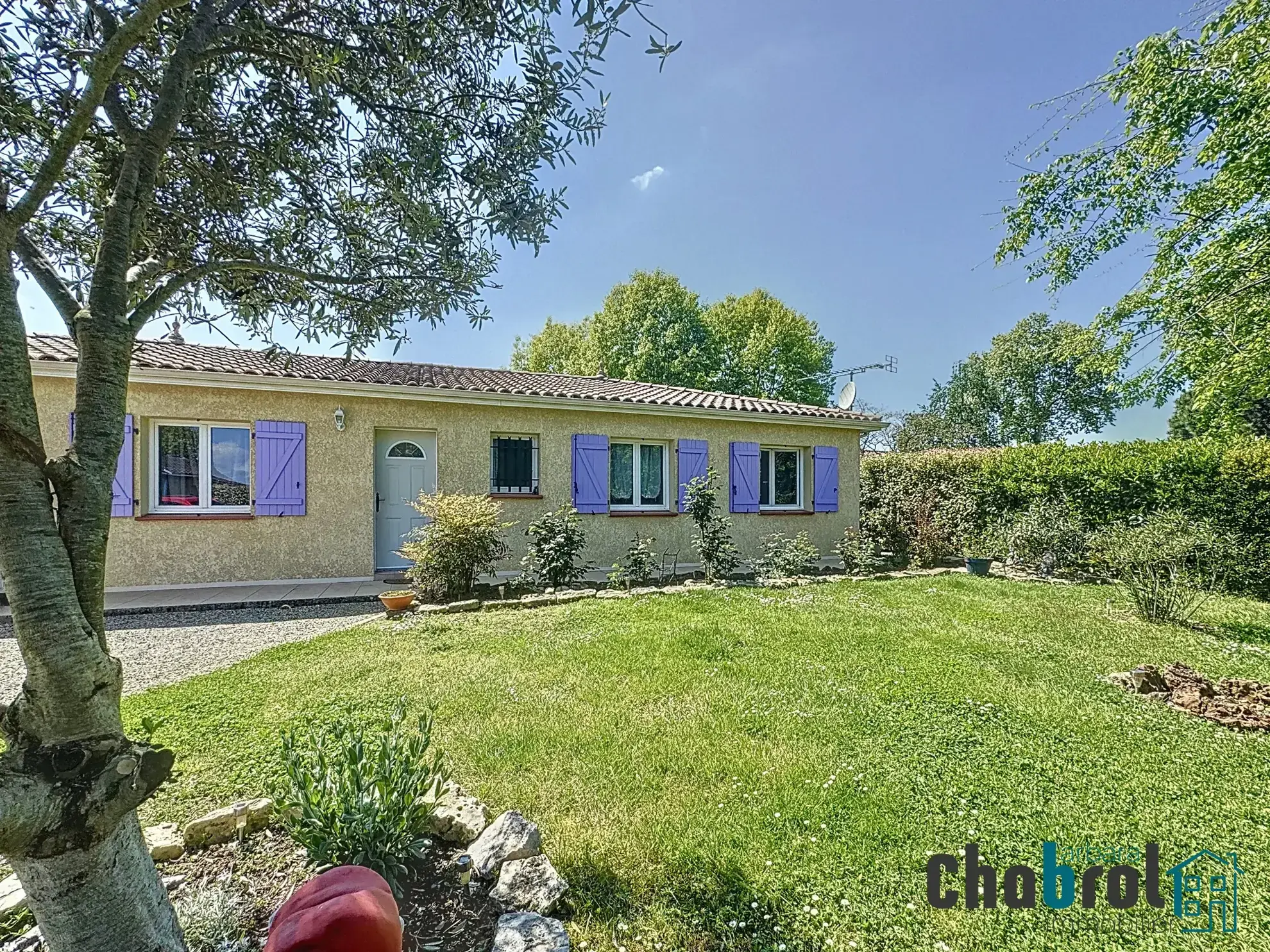 Maison de plain-pied avec piscine et 4 chambres à Campsas 