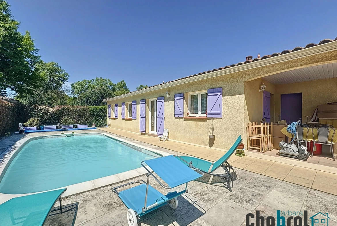 Maison de plain-pied avec piscine et 4 chambres à Campsas 