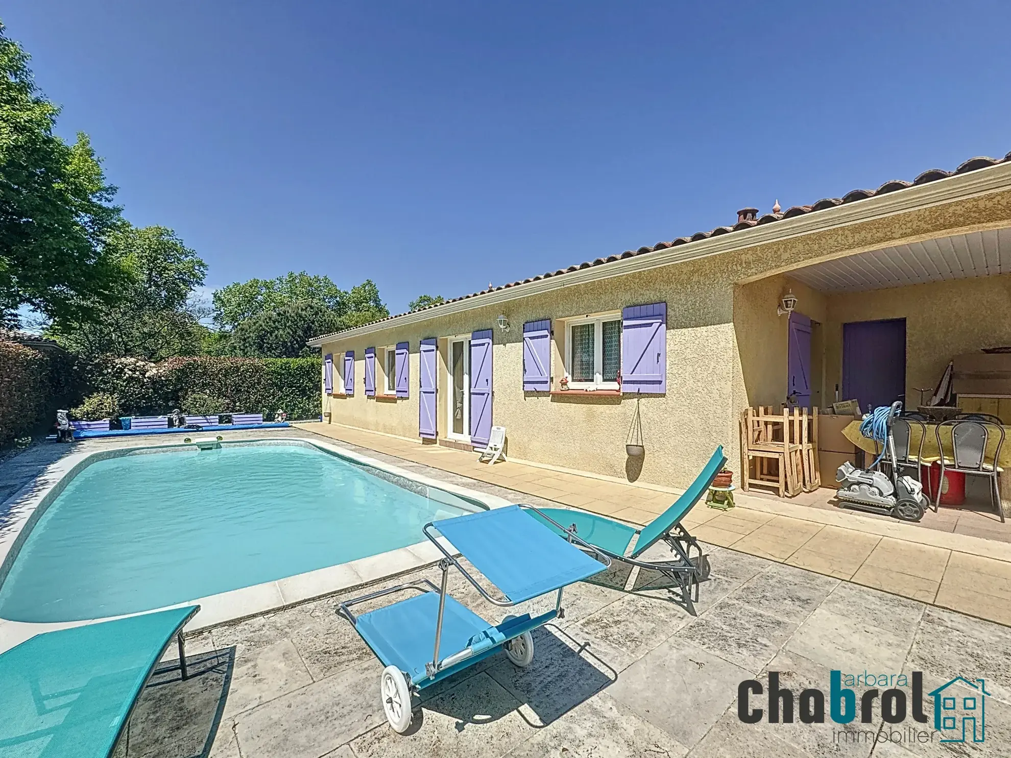 Maison de plain-pied avec piscine et 4 chambres à Campsas 