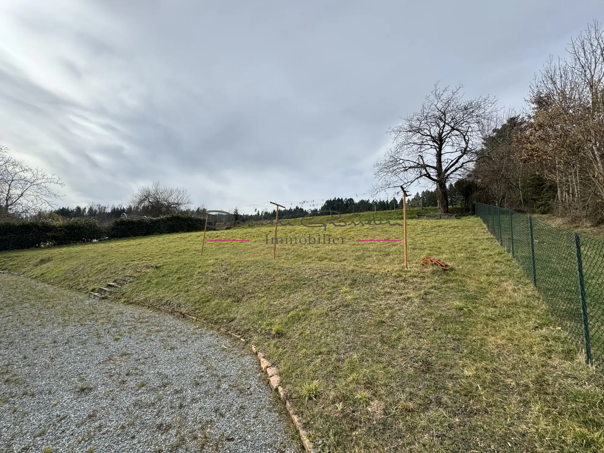 Magnifique villa avec vue dégagée sur terrain de 1503 m² à Mardore 