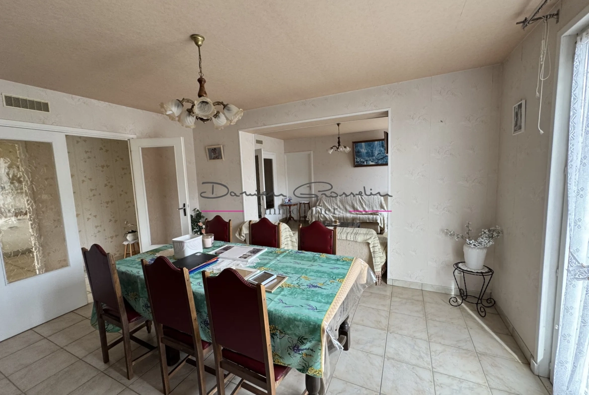 Magnifique villa avec vue dégagée sur terrain de 1503 m² à Mardore 