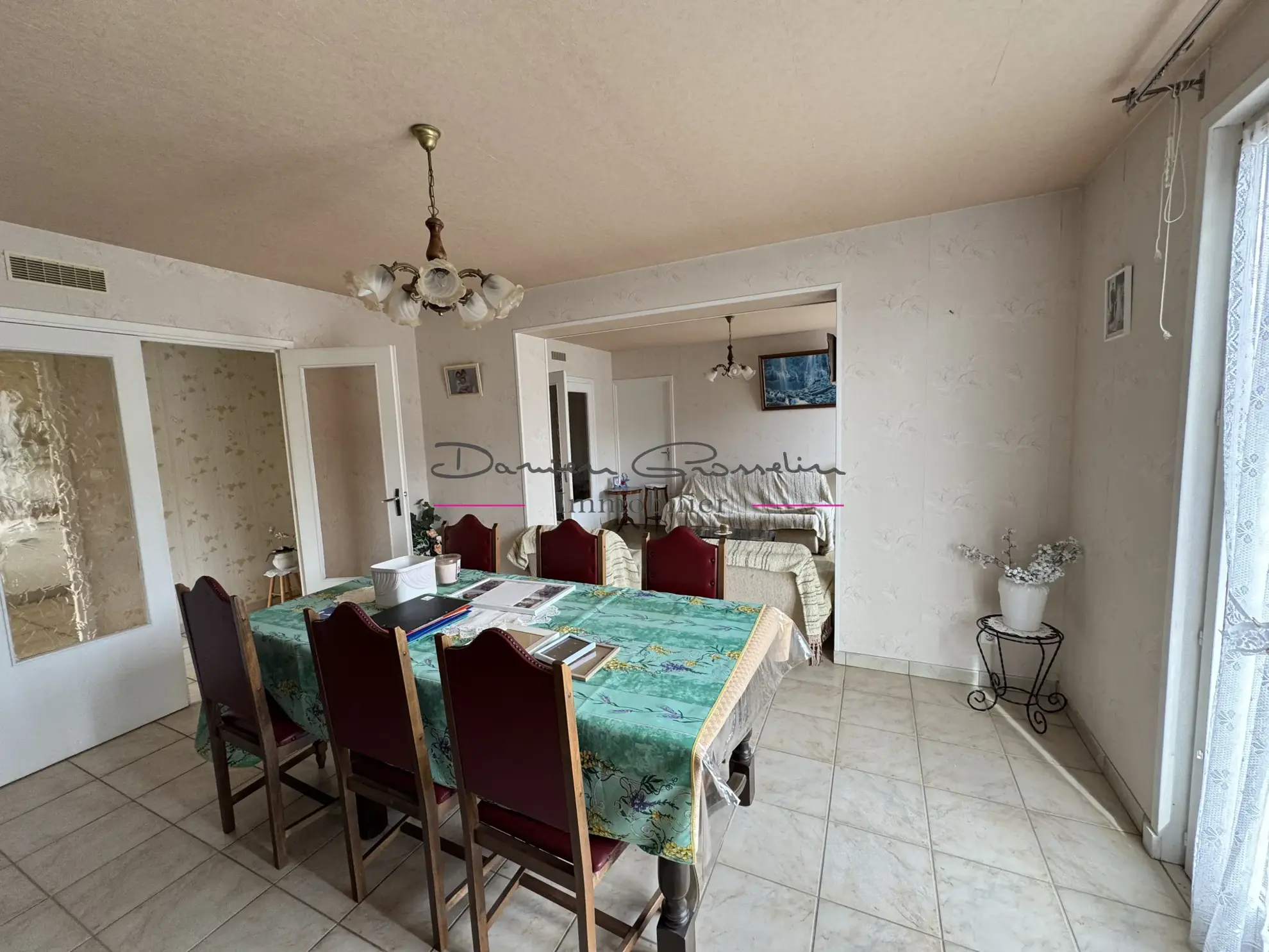 Magnifique villa avec vue dégagée sur terrain de 1503 m² à Mardore 