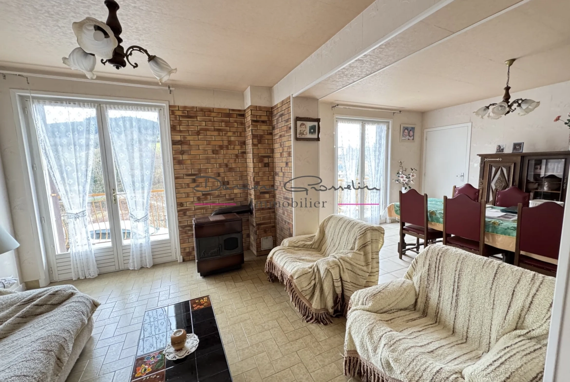 Magnifique villa avec vue dégagée sur terrain de 1503 m² à Mardore 